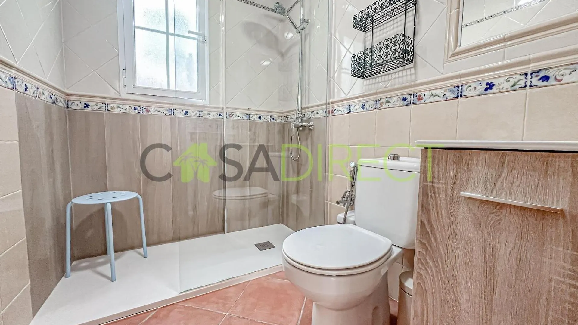 Bright 2-Bedroom Apartment With Private Patio And Communal Roof Terrace In Centr Nerja