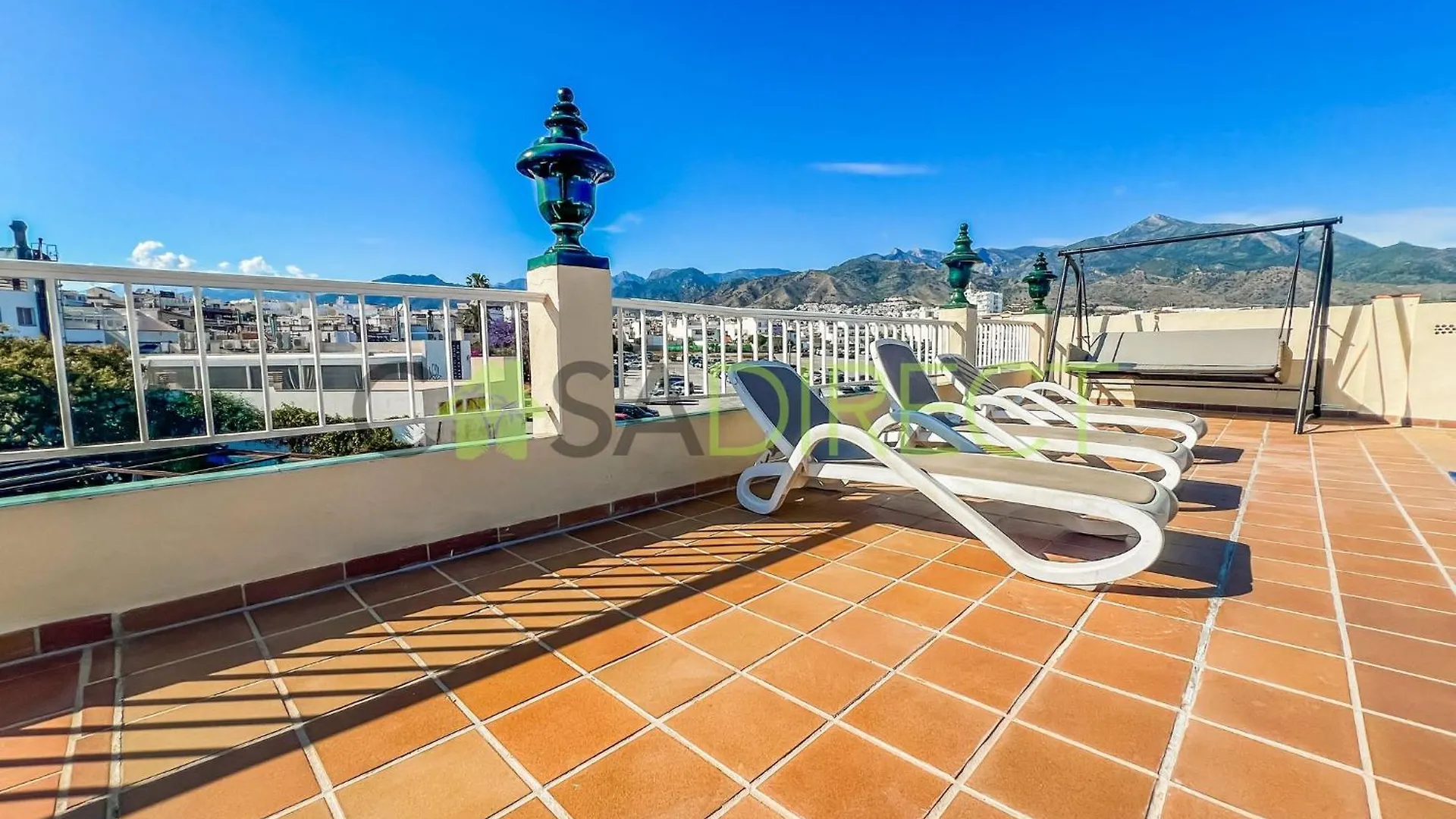 Bright 2-Bedroom Apartment With Private Patio And Communal Roof Terrace In Centr Nerja