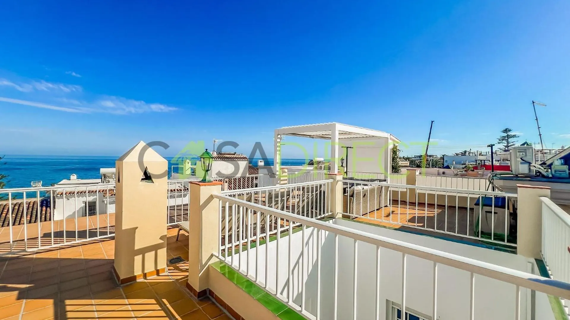Bright 2-Bedroom Apartment With Private Patio And Communal Roof Terrace In Centr Nerja